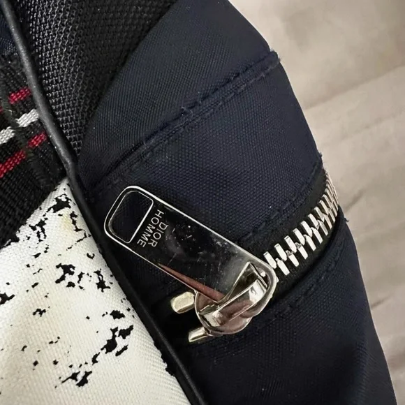 ✨Dior Black navy and White Backpack 100% authentic 
Men and women can both use - Picture 7 of 9